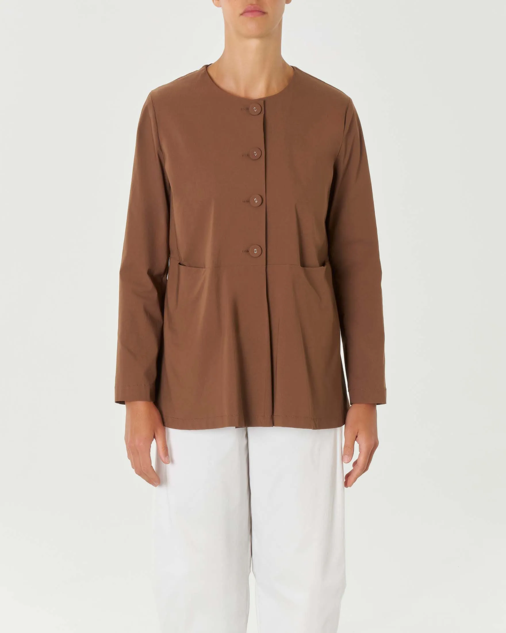Giacca marrone in bengalina di viscosa stretch con scollo tondo e linea svasata